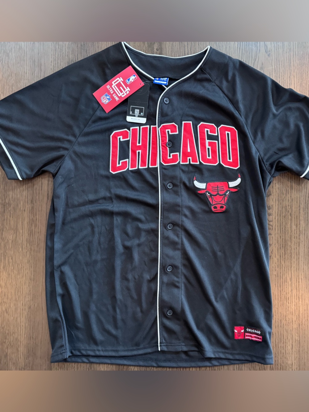 NEW WITH TAGS Ultra Game Large Black and Red Chicago Bulls Button-Up Jersey